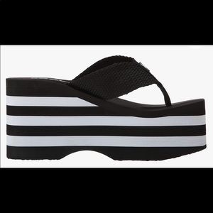 Rocketdog of high platform flip flops